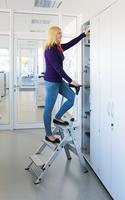Klapptreppe mit Haltebügel 3 Stufen Arbeitshöhe bis ca 2,70 m 